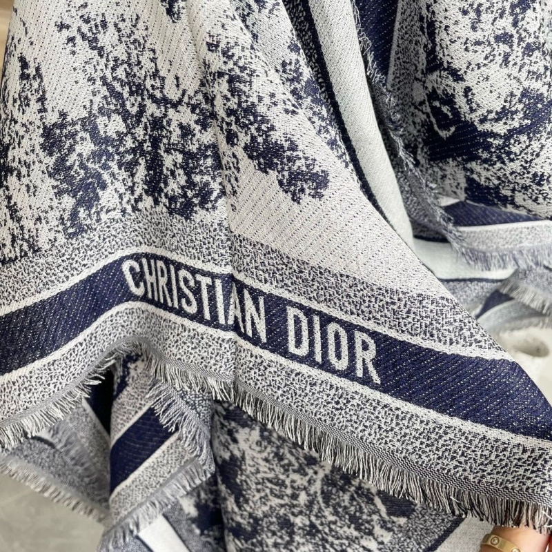 CHRISTIAN DIOR